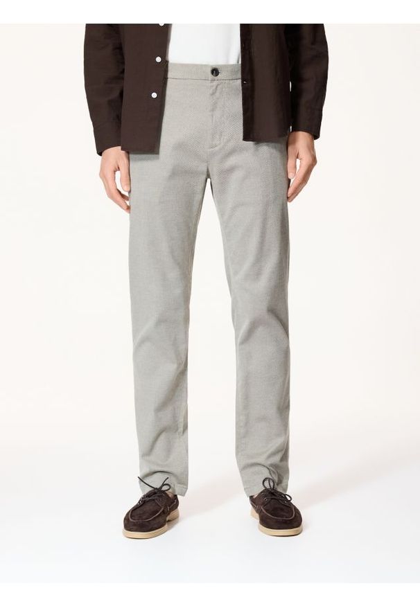 Reserved - Spodnie chino slim - zielony. Kolor: zielony. Materiał: bawełna, tkanina