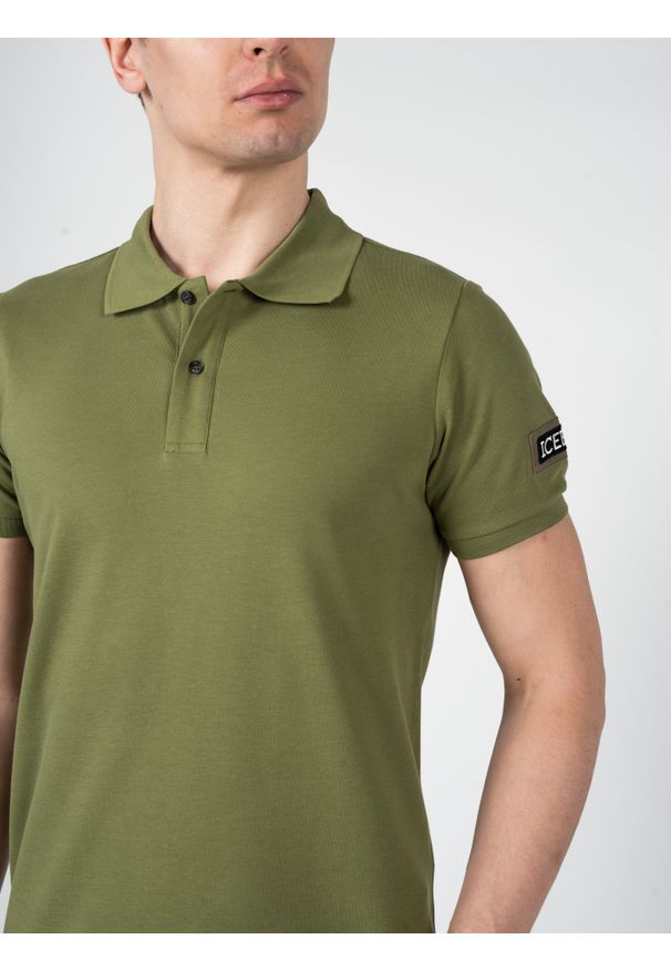 Iceberg Koszulka Polo | F031631A | Mężczyzna | Khaki. Okazja: na co dzień. Typ kołnierza: polo. Kolor: brązowy. Materiał: bawełna. Długość rękawa: krótki rękaw. Długość: krótkie. Styl: klasyczny, elegancki, casual