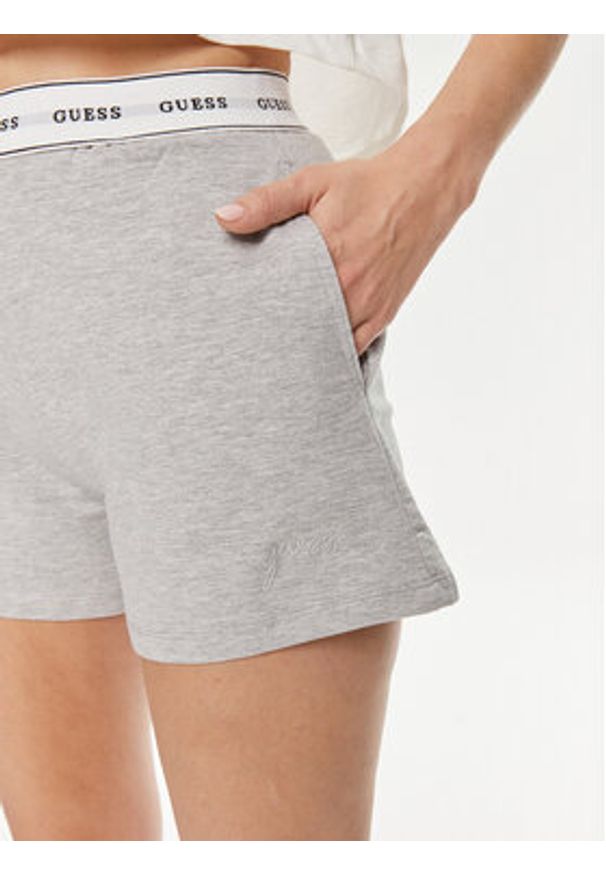 Guess Szorty piżamowe O4GD02 KBS91 Szary Loose Fit. Kolor: szary. Materiał: bawełna