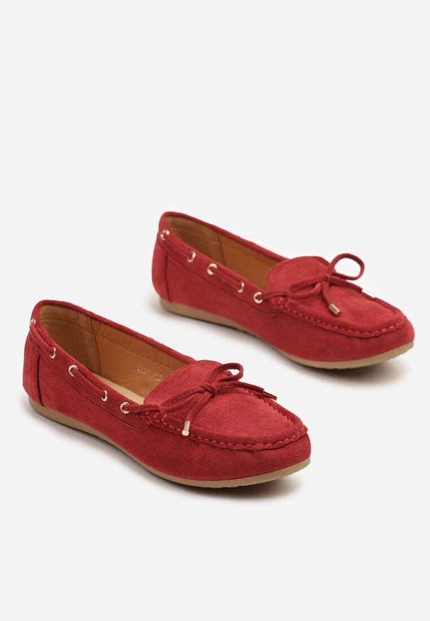 Renee - Czerwone Mokasyny z Ekozamszu Zdobione Wiązaniem z Kokardą Sonilora. Okazja: na co dzień. Kolor: czerwony. Materiał: jeans. Wzór: aplikacja. Obcas: na obcasie. Styl: elegancki, casual. Wysokość obcasa: niski