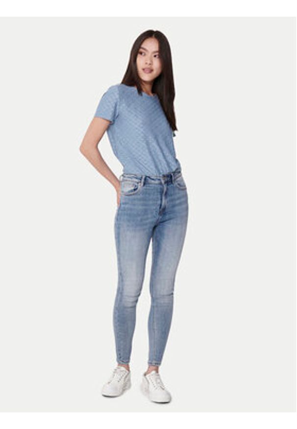 JDY T-Shirt 15158450 Błękitny Regular Fit. Kolor: niebieski. Materiał: syntetyk