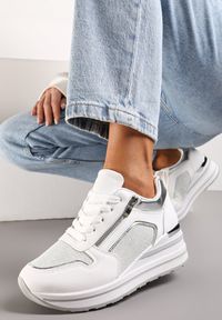 Renee - Białe Sneakersy Ozdobione Brokatem i Suwakiem Atirola. Kolor: biały. Wzór: aplikacja #1