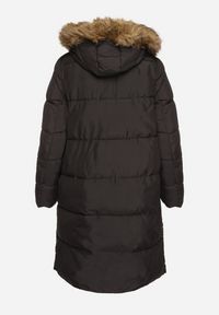 Born2be - Czarna Kurtka Pikowana z Odpinanym Futerkiem Zivilda. Okazja: na co dzień. Kolekcja: plus size. Kolor: czarny. Materiał: futro. Wzór: geometria. Sezon: zima, jesień. Styl: klasyczny, casual, elegancki #4
