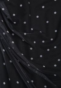 Renee - Czarna Dopasowana Sukienka w Groszki z Dekoltem Łódką Jennirina. Typ kołnierza: dekolt w łódkę. Kolor: czarny. Wzór: grochy. Typ sukienki: dopasowane. Styl: retro. Długość: mini #7