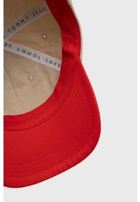 Tommy Jeans czapka bawełniana kolor czerwony wzorzysta. Kolor: czerwony. Materiał: bawełna