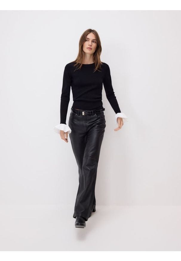 Reserved - Sweter z ozdobną wstawką - czarny. Kolor: czarny. Materiał: dzianina, wiskoza. Wzór: gładki