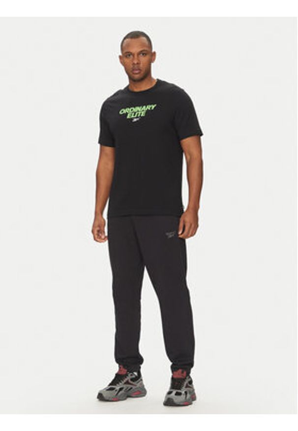 Reebok T-Shirt 100218824 Czarny Regular Fit. Kolor: czarny. Materiał: bawełna