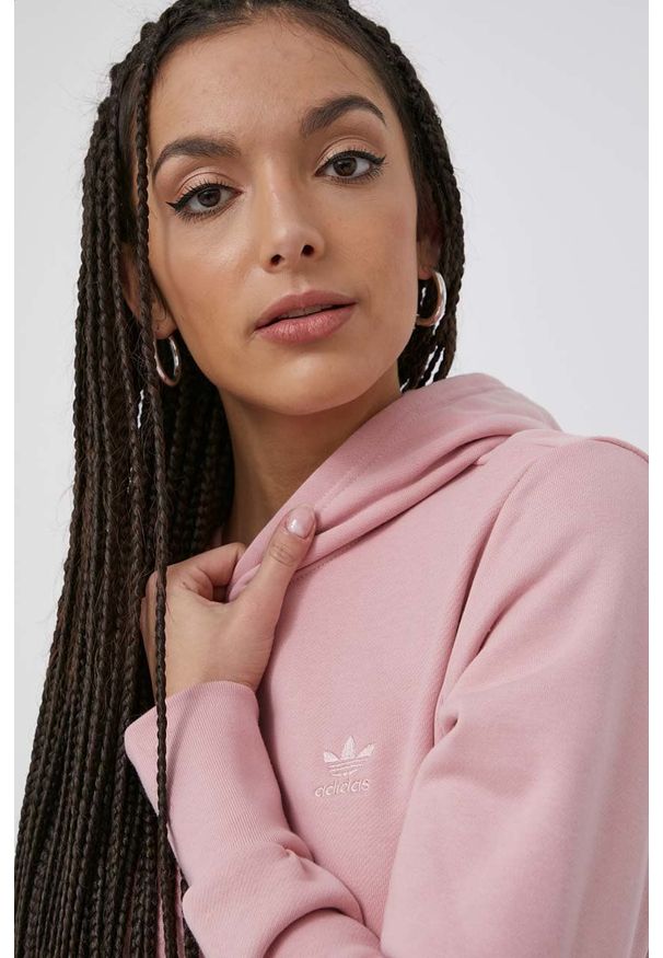 adidas Originals bluza bawełniana Trefoil Moments damska kolor różowy z kapturem z aplikacją. Typ kołnierza: kaptur. Kolor: różowy. Materiał: bawełna. Długość rękawa: długi rękaw. Długość: długie. Wzór: aplikacja