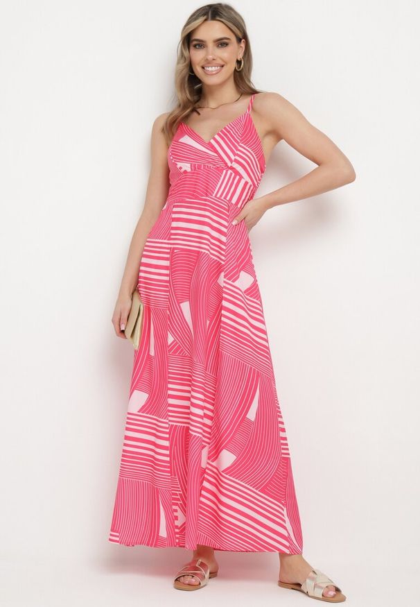 Born2be - Fuksjowa Sukienka z Kopertowym Dekoltem na Regulowanych Ramiączkach z Rozcięciami Jatila. Okazja: na co dzień. Typ kołnierza: dekolt kopertowy. Kolor: różowy. Długość rękawa: na ramiączkach. Typ sukienki: kopertowe. Styl: casual