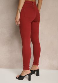 Renee - Bordowe Spodnie Skinny Winvienne. Stan: podwyższony. Kolor: czerwony. Długość: długie. Wzór: ażurowy