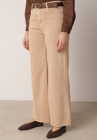 Born2be - Beżowe Szerokie Jeansy z Wysokim Stanem i Postrzępionymi Nogawkami Fyrelreia. Okazja: na co dzień. Stan: podwyższony. Kolor: beżowy. Styl: casual, klasyczny #7