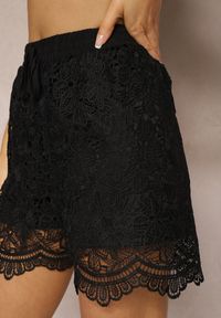 Renee - Czarne Wiskozowe Szorty z Koronki High Waist Wykończone Gumką w Pasie Nellisha. Okazja: na co dzień. Stan: podwyższony. Kolor: czarny. Materiał: koronka, wiskoza. Wzór: koronka. Styl: elegancki, casual #5