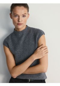 Reserved - Wełniany bezrękawnik - szary. Kolor: szary. Materiał: wełna. Długość rękawa: bez rękawów #1