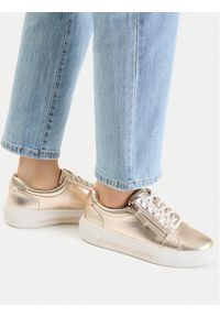Clarks Sneakersy Hollyrose Zip 26185916 Złoty. Kolor: złoty. Materiał: skóra #1