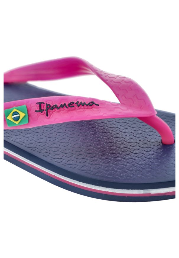 Niebieskie Japonki Ipanema Stylowe Klapki Damskie. Okazja: na co dzień, na plażę, na spacer. Kolor: niebieski. Materiał: materiał. Sezon: lato. Styl: elegancki