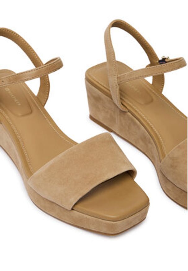 TOMMY HILFIGER - Tommy Hilfiger Sandały Suede Wrapped Mid Wedge FW0FW09235 Brązowy. Kolor: brązowy. Materiał: zamsz, skóra