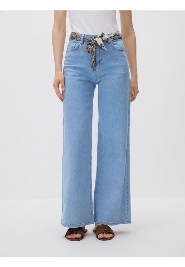 Reserved - Jeansy wide leg z bandaną - niebieski. Kolor: niebieski. Materiał: jeans