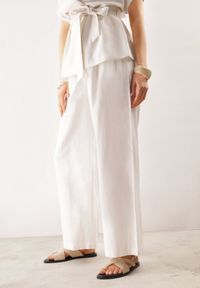 Renee - Ciemnobeżowe Sandały VICES z Paskami w Kształcie X i Paskiem na Duży Palec Prisedice. Zapięcie: pasek. Kolor: beżowy. Materiał: zamsz. Wzór: paski. Sezon: lato. Styl: street #4