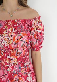 Born2be - Fuksjowa Wiskozowa Sukienka Mini z Gumkami w Pasie i Falbanką Muena. Typ kołnierza: kołnierz z falbankami. Kolor: różowy. Materiał: wiskoza. Wzór: kwiaty. Długość: mini #4