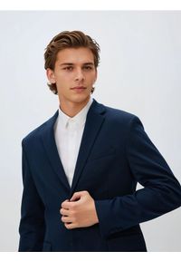Reserved - Marynarka slim fit - granatowy. Kolor: niebieski. Materiał: dzianina, elastan, wiskoza #1