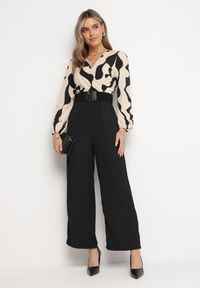 Born2be - Beżowy Kombinezon z Kopertowym Dekoltem i Paskiem Freselam. Okazja: na spotkanie biznesowe, do pracy, na co dzień. Kolor: beżowy. Długość rękawa: długi rękaw. Długość: długie. Styl: elegancki, casual, klasyczny, biznesowy #2