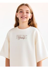 Reserved - T-shirt z haftem - kremowy. Kolor: kremowy. Materiał: tkanina. Wzór: haft
