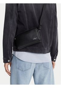 Calvin Klein Jeans Saszetka Mono Logo Camera Bag 22 LV04G3015G Czarny. Kolor: czarny. Materiał: skóra