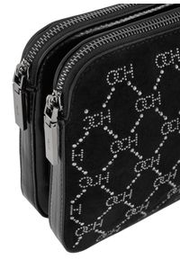 Ochnik - Czarna torebka damska z monogramem. Kolor: czarny. Wzór: aplikacja. Materiał: skórzane. Rodzaj torebki: na ramię #4