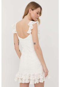 BARDOT - Bardot sukienka kolor biały mini dopasowana. Kolor: biały. Materiał: dzianina. Długość rękawa: na ramiączkach. Typ sukienki: dopasowane. Długość: mini