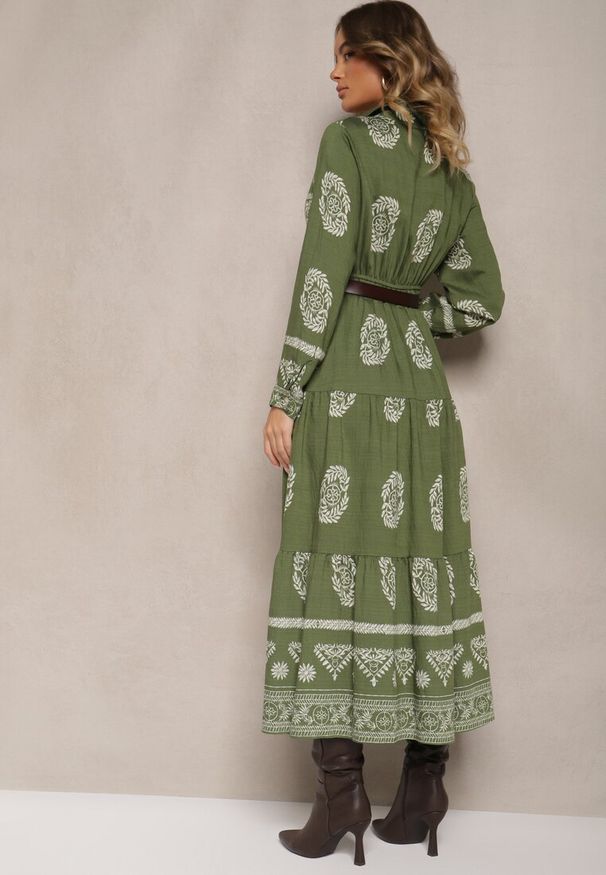 Renee - Zielona Sukienka z Wiskozą i Kopertowym Dekoltem Mirilaine. Okazja: na co dzień. Typ kołnierza: dekolt kopertowy. Kolor: zielony. Materiał: wiskoza. Typ sukienki: kopertowe. Styl: wizytowy, casual, elegancki