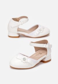 Born2be - Białe Sandały Typhynome. Zapięcie: rzepy. Kolor: biały. Materiał: skóra ekologiczna. Wzór: kwiaty. Styl: elegancki