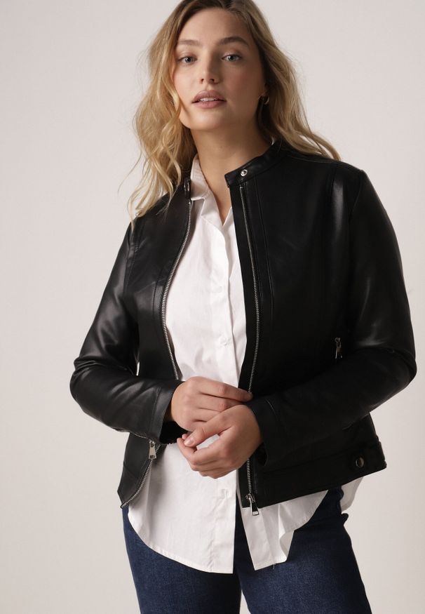 Born2be - Czarna Klasyczna Kurtka Ramoneska o Taliowantym Kroju Anlea. Okazja: na co dzień. Typ kołnierza: kołnierz z falbankami. Kolor: czarny. Materiał: dzianina, poliester, skóra, jeans. Styl: klasyczny