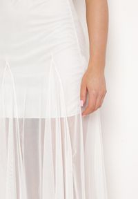 Born2be - Biała Sukienka Bez Rękawów z Tiulowym Dołem Tekolia. Okazja: na co dzień. Kolor: biały. Materiał: tiul. Długość rękawa: bez rękawów. Typ sukienki: proste. Styl: casual #2