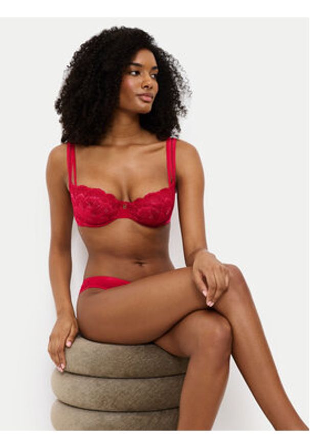 Triumph Biustonosz balkonetka Palina Moonlight Kiss 10224870 Czerwony. Kolor: czerwony. Materiał: syntetyk