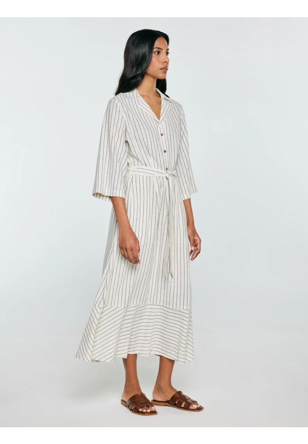Big-Star - Sukienka damska midi koszulowa w prążek perłowa Kemesi 103. Okazja: na co dzień, do pracy. Typ kołnierza: kołnierzyk klasyczny. Kolor: kremowy. Wzór: prążki. Typ sukienki: koszulowe. Materiał: tkanina, len. Długość rękawa: krótki rękaw. Sezon: lato. Styl: casual, klasyczny, elegancki. Długość: midi