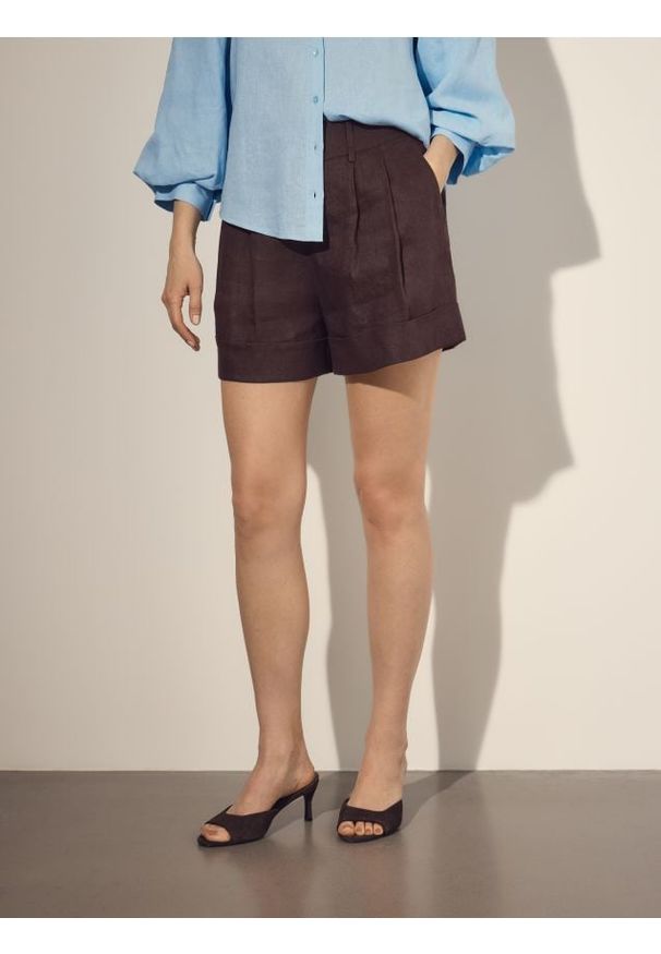 Reserved - Lniane szorty - ciemnobrązowy. Kolor: brązowy. Materiał: len