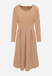 Born2be - Beżowa Rozkloszowana Sukienka Wieczorowa ze Szpiczastym Dekoltem Temithiel. Okazja: na co dzień. Kolor: beżowy. Materiał: jeans. Wzór: aplikacja. Typ sukienki: proste. Styl: wizytowy #2