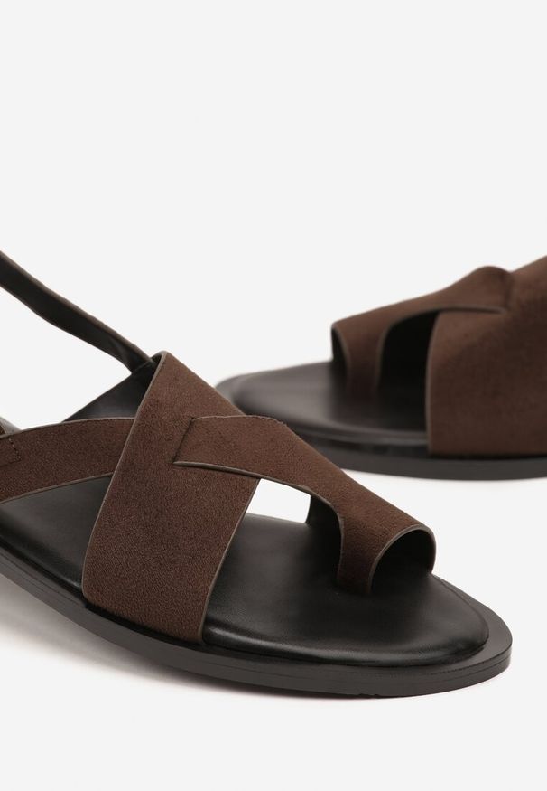 Renee - Brązowe Sandały Vices Typu Japonki Melanisse. Okazja: na spacer, na co dzień, na plażę. Zapięcie: sprzączka. Kolor: brązowy. Sezon: lato. Obcas: na obcasie. Styl: casual, elegancki