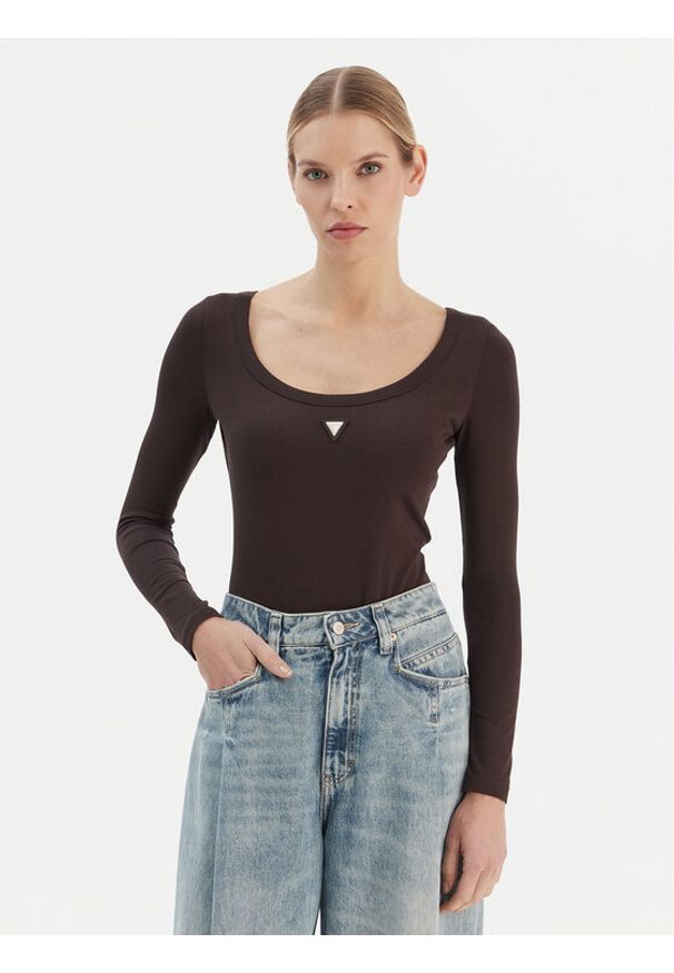 Guess Body V4YP07 J1314 Brązowy Slim Fit. Kolor: brązowy. Materiał: bawełna