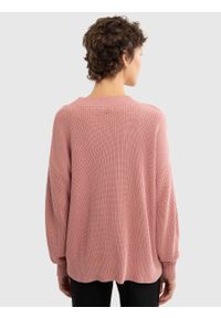 Big-Star - Sweter damski z wiskozy z dekoltem v-neck różowy Cyntiana 600. Okazja: na spotkanie biznesowe, na co dzień. Typ kołnierza: dekolt w kształcie V. Kolor: różowy. Materiał: wiskoza. Styl: biznesowy, casual, elegancki #3