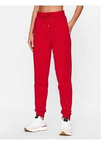 Guess Spodnie dresowe V3BB14 KBXX1 Czerwony Regular Fit. Kolor: czerwony. Materiał: bawełna #1