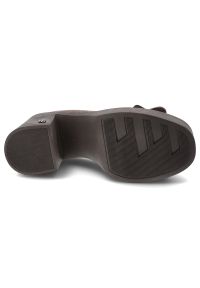 Brązowe Półbuty Karino Eleganckie Obuwie Damskie Na Obcasie. Okazja: na co dzień. Kolor: brązowy. Materiał: welur. Szerokość cholewki: normalna. Wzór: aplikacja, kwiaty. Obcas: na obcasie. Styl: elegancki. Wysokość obcasa: średni #4