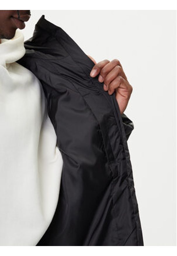 Puma Kurtka zimowa Ess 685211 01 Czarny Regular Fit. Kolor: czarny. Materiał: syntetyk. Sezon: zima