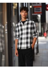 Sinsay - Koszula w kratę - czarny. Kolor: czarny #1