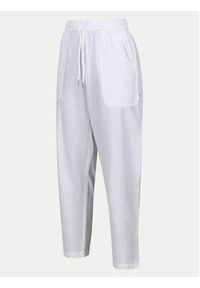 Regatta Spodnie materiałowe Corso RWJ298 Biały Relaxed Fit. Kolor: biały. Materiał: bawełna