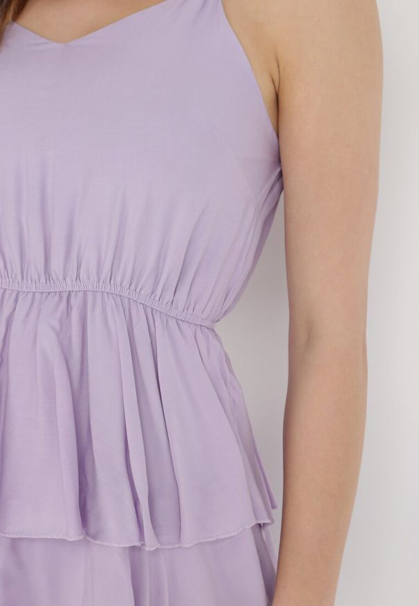 Born2be - Fioletowa Sukienka z Wiskozy Kephassa. Typ kołnierza: kołnierz z falbankami. Kolor: fioletowy. Materiał: wiskoza. Długość rękawa: na ramiączkach. Wzór: aplikacja. Typ sukienki: rozkloszowane. Styl: klasyczny