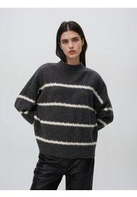 Reserved - Sweter w paski - szary. Kolor: szary. Materiał: wełna, dzianina. Wzór: paski