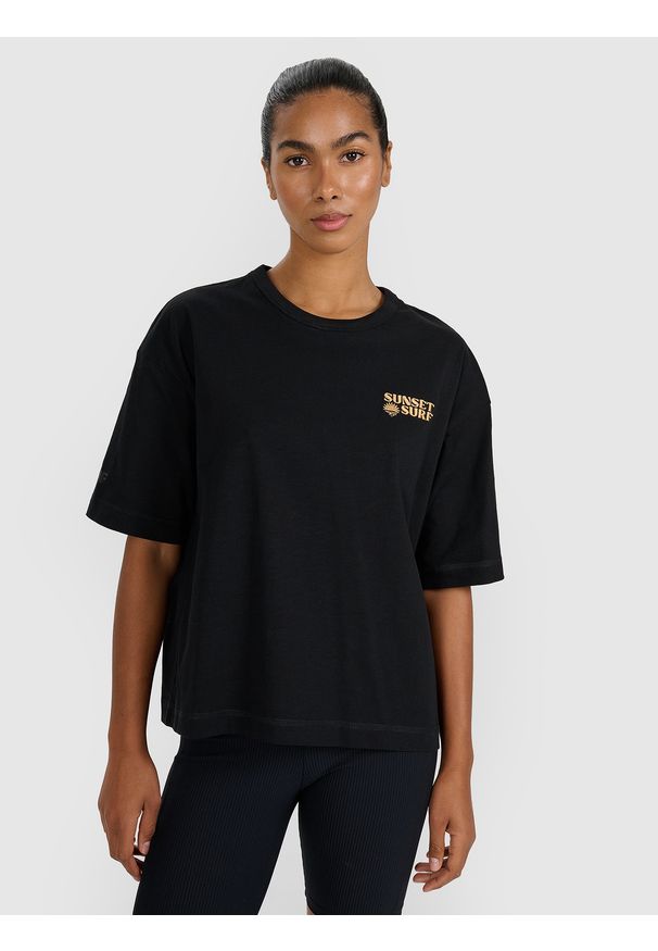 4f - 4F T-shirt oversize z nadrukiem damski - różowy S. Okazja: na co dzień. Kolor: czarny. Materiał: jersey, tkanina, dzianina, bawełna, materiał. Długość rękawa: krótki rękaw. Długość: krótkie. Wzór: nadruk. Sezon: lato. Styl: sportowy, klasyczny, casual
