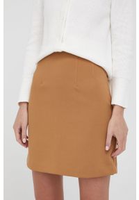 Sisley spódnica kolor brązowy mini prosta. Okazja: na co dzień. Kolor: brązowy. Materiał: tkanina. Wzór: gładki. Styl: casual