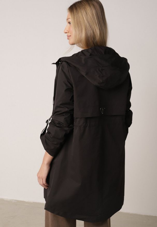 Born2be - Czarna Przejściowa Kurtka Parka z Kapturem i Podwijanymi Rękawami Tinarose. Okazja: na co dzień, na spacer. Typ kołnierza: kaptur. Kolor: czarny. Materiał: jeans, dresówka. Styl: casual